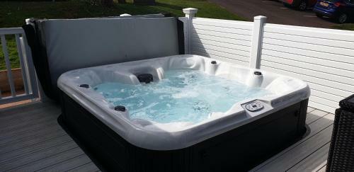 Hoburne Devon Bay 2 Bed, With Hot Tub