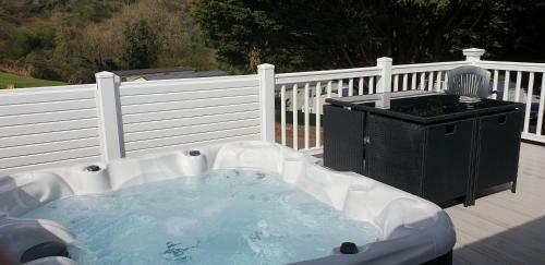 Hoburne Devon Bay 2 Bed, With Hot Tub
