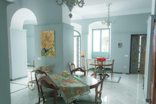Casa Donna Isabel. Casa Sevillana Con Piscina