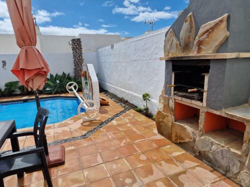 Inviting 3-bed Villa In Playa Blanca