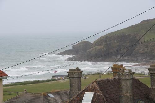 3 Praa Cove