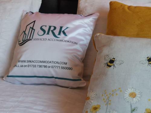 Luxury Apartment Ideal For Families & 2 Parking Spaces By Srk Accommodation