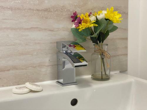 Luxury Apartment Ideal For Families & 2 Parking Spaces By Srk Accommodation