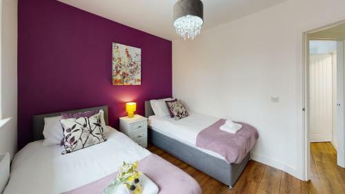 Luxury Apartment Ideal For Families & 2 Parking Spaces By Srk Accommodation