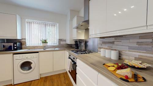 Luxury Apartment Ideal For Families & 2 Parking Spaces By Srk Accommodation