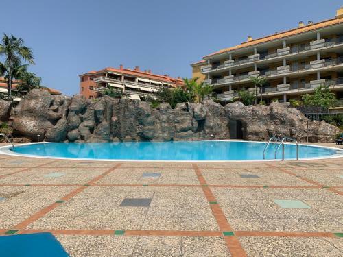 Apartamento Amplio �tico Con Terraza, Piscina Y Tv49 4k