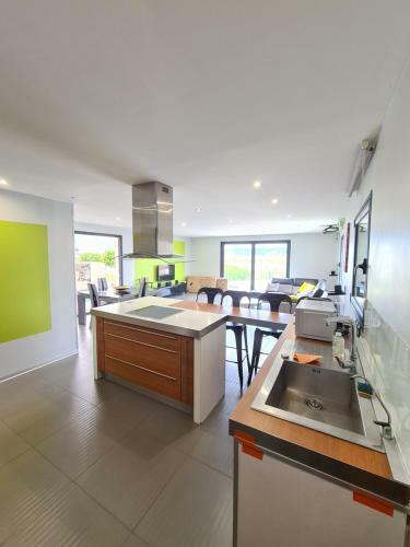 305 Villa De Standing Avec Piscine