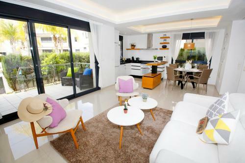 Fantastic Home With Ac, Pool And Bbq