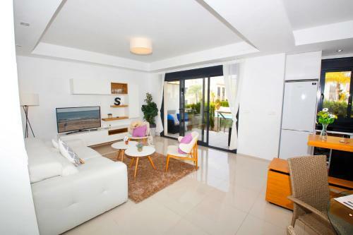 Fantastic Home With Ac, Pool And Bbq