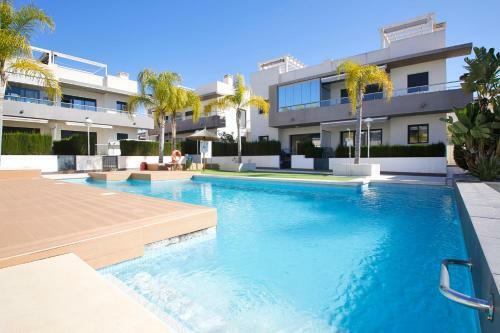 Fantastic Home With Ac, Pool And Bbq