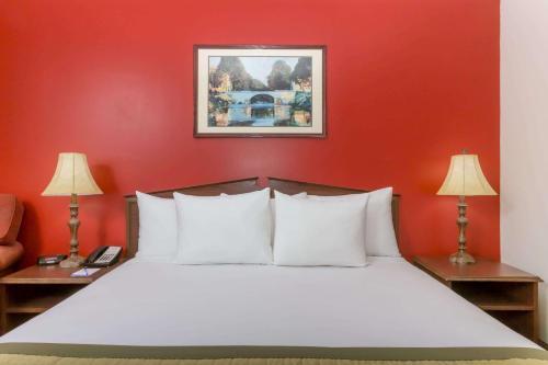 Hotel Baymont Inn & Suites