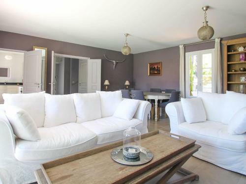 Spacious Holiday Home In Grimaud With Large Garden