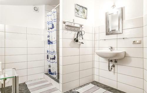 Nice Apartment In Ribnitz-damgarten With Wifi And 2 Bedrooms