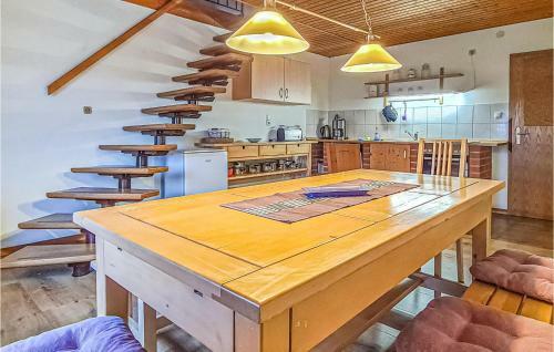 Nice Apartment In Ribnitz-damgarten With Wifi And 2 Bedrooms