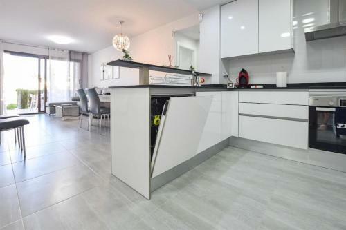 Velvet Apartment. Mar De Pulp�-los Jazmines