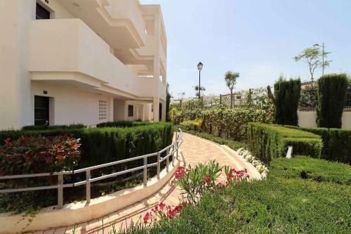 Luna Apartamento Con Terraza Jard�n Y Piscina Comunitaria