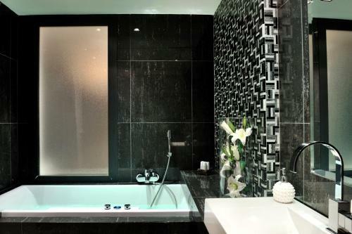 Aparthotel Polyastron Villas & Suites