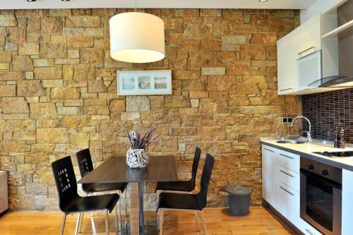 Aparthotel Polyastron Villas & Suites