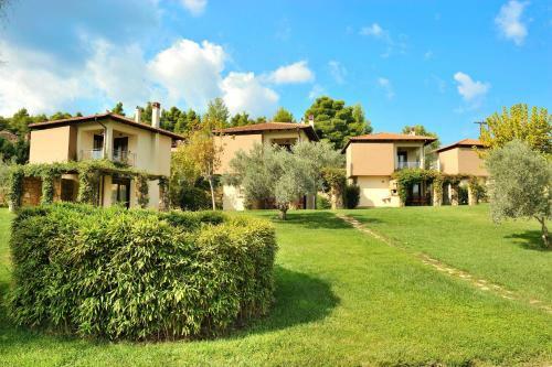 Aparthotel Polyastron Villas & Suites