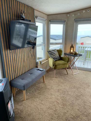 Stunning 3-bed Caravan With Sea Views