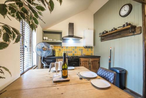 Fern Cottage - Luxurious 1 Bedroom - Blossom Farm