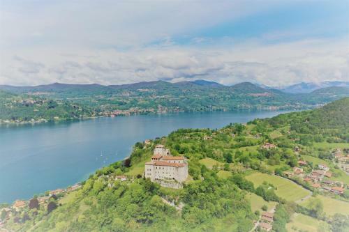 Unique Boat & Breakfast In Lake Maggiore