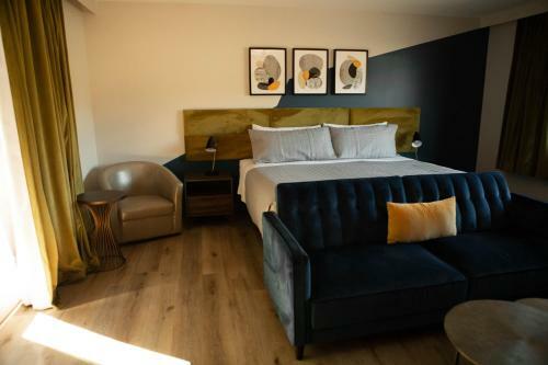 Hotel 4411 Inn & Suites