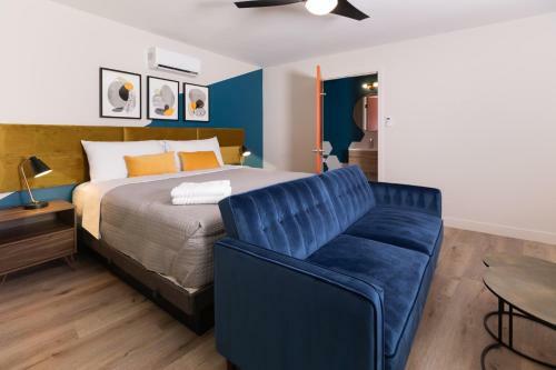 Hotel 4411 Inn & Suites