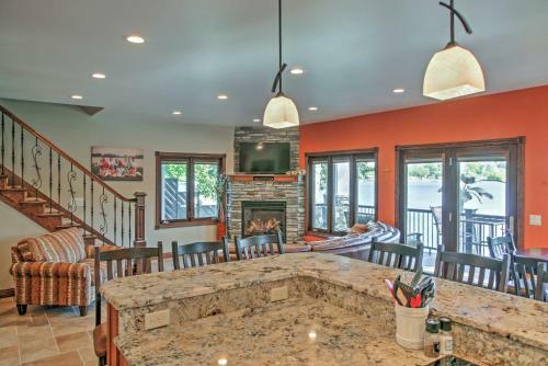 Waterfront Black Hawk Home Game Room And Boat Dock!