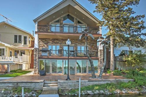 Waterfront Black Hawk Home Game Room And Boat Dock!