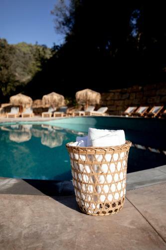 Can Bora Lodges