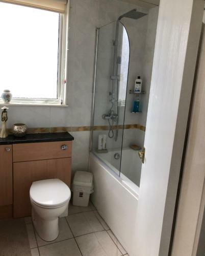 Lime Grove Comfortable Three Bedroom House