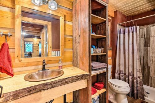 Private Chase County Cabin On Middle Creek!