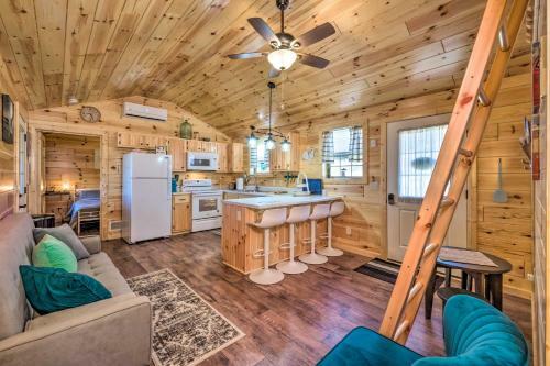 Cozy Retreat On Lake With Dock, Deck And Views!
