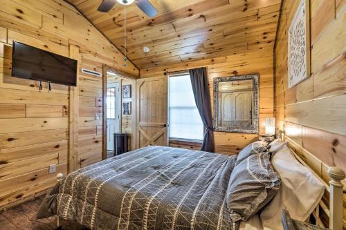 Cozy Retreat On Lake With Dock, Deck And Views!