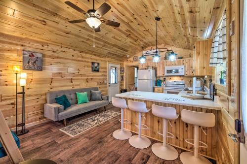 Cozy Retreat On Lake With Dock, Deck And Views!