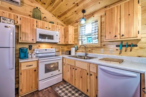 Cozy Retreat On Lake With Dock, Deck And Views!