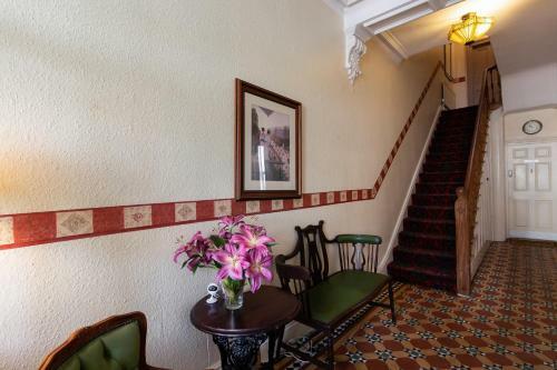 Hostal Clifton Villa Guest House