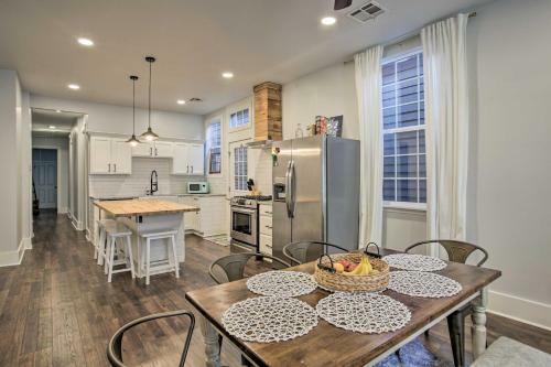 Chic Escape With Furnished Deck Walk To Cafes!