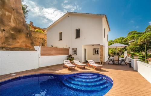 Three-bedroom Holiday Home In Lloret De Mar