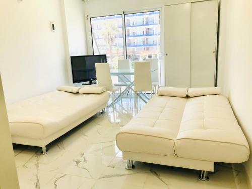 Apartamento Modern And Design Studio Near The Beach With Large Swimming Pools
