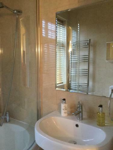 Hostal Arden Guest House