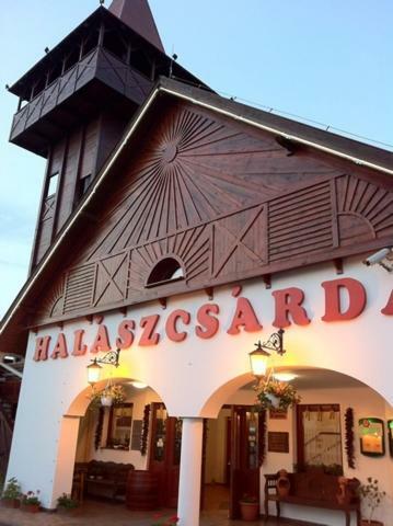 Bed & Breakfast Feh�rt�i Hal�szcs�rda �s Panzi�