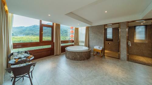 Hanyun Hot Spring Hotel
