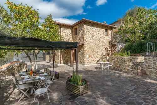 Villa Casale Montegiovi 6&4