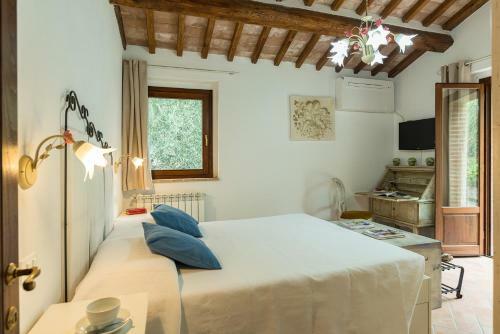 Villa Casale Montegiovi 6&4