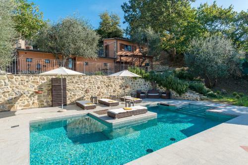 Villa Casale Montegiovi 6&4