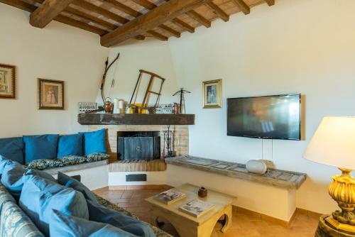 Villa Casale Montegiovi 6&4
