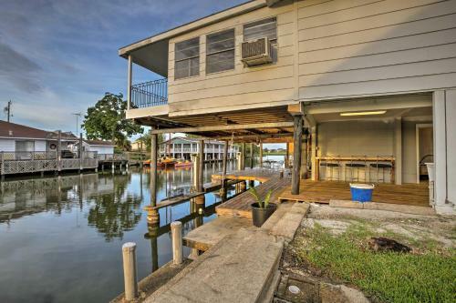 Waterfront Slidell Home On Bayou With Dock And Tie Up!