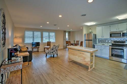 Waterfront Slidell Home On Bayou With Dock And Tie Up!